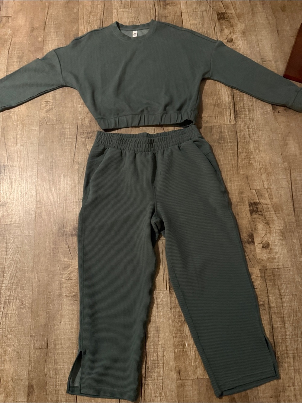 Cropped Crewneck Sweatshirt & High-Waist Lounge Pants Set - Forest Green
